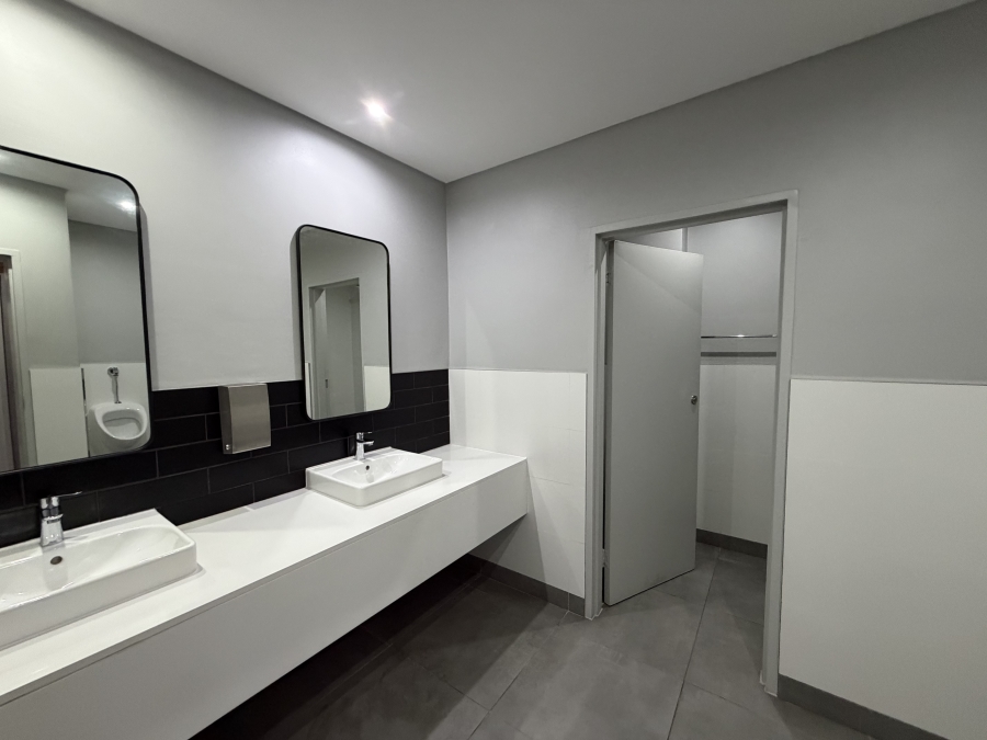To Let Commercial Property for Rent in Green Point Western Cape